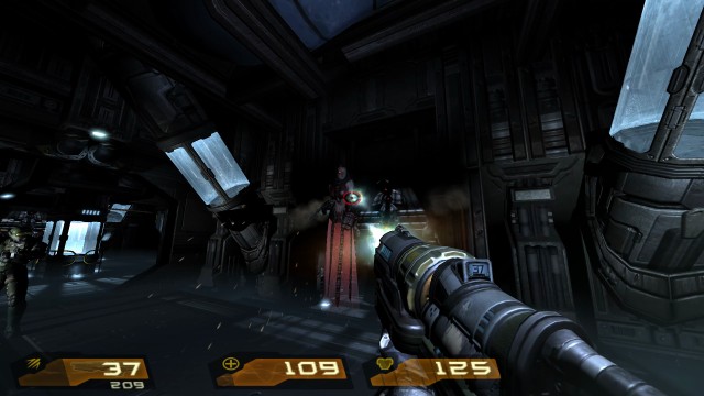 Screenshot: Hin und wieder versucht sich Quake 4 an Horror, das zeigt sich beispielsweise an den Iron Maidens aus dem zweiten Teil, die mit neuem Design wiederkehren.