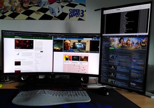 Screenshot: Mein aktuelles Desktop Setup mit zwei Bildschirmen
