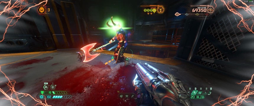 Screenshot: In Doom Eternal werden Effekte auf den ganzen Bildschirm gezeichnet, das HUD bleibt aber im 16:9 Format