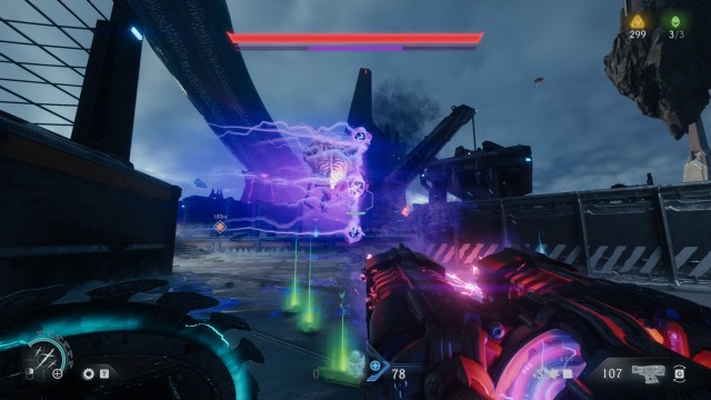 Screenshot: Der Cacodemon beschwört große Projektile, Ausweichen ist fast unmöglich, hier muss das Schild herhalten