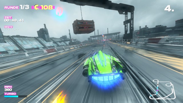 Screenshot: In einem futuristischen Hafen muss ich aufpassen, nicht mit allerlei beweglichen Gegenständen zu kollidieren